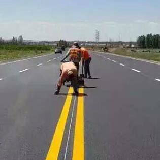 哈爾濱廠區(qū)道路劃線、學(xué)校停車場劃線施工